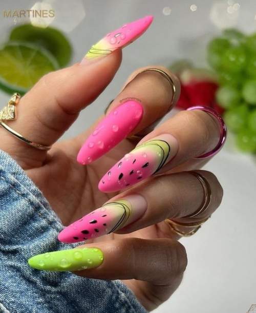 Manucure d'automne 2022 sur la forme en amande : nouvelles photos