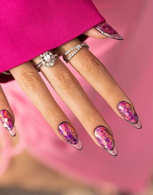 Manucure d'automne 2022 sur la forme en amande : nouvelles photos