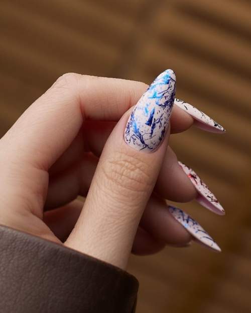 Manucure d'automne 2022 sur la forme en amande : nouvelles photos