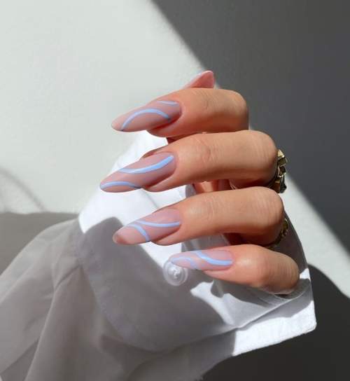 Manucure d'automne 2022 sur la forme en amande : nouvelles photos