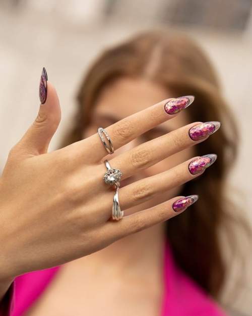 Manucure d'automne 2022 sur la forme en amande : nouvelles photos