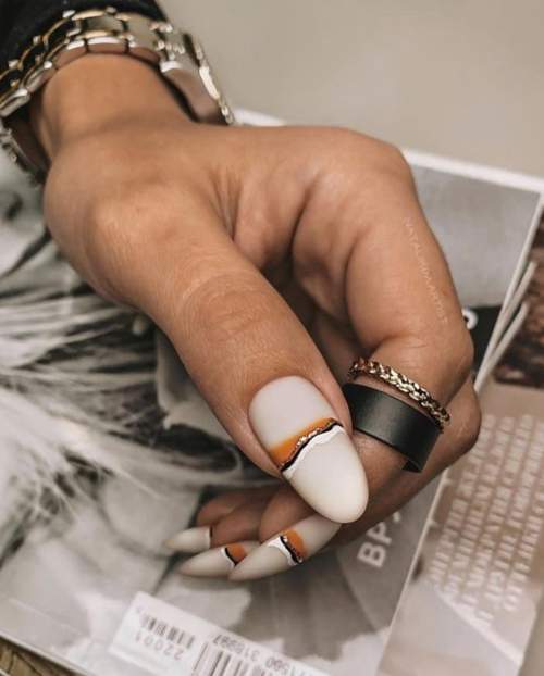 Manucure d'automne 2022 sur la forme en amande : nouvelles photos