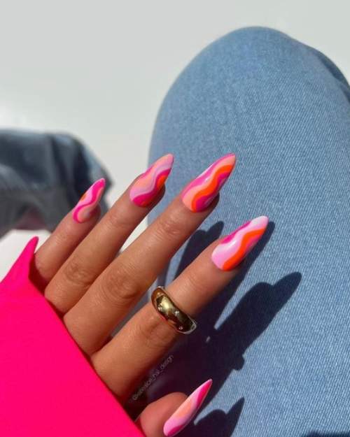 Manucure d'automne 2022 sur la forme en amande : nouvelles photos