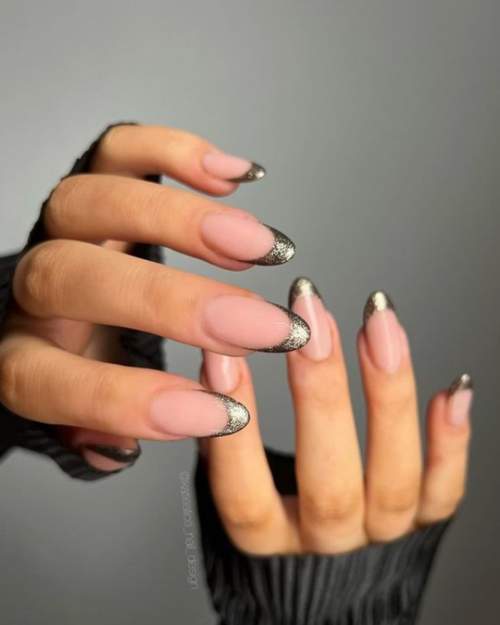 Manucure d'automne 2022 sur la forme en amande : nouvelles photos