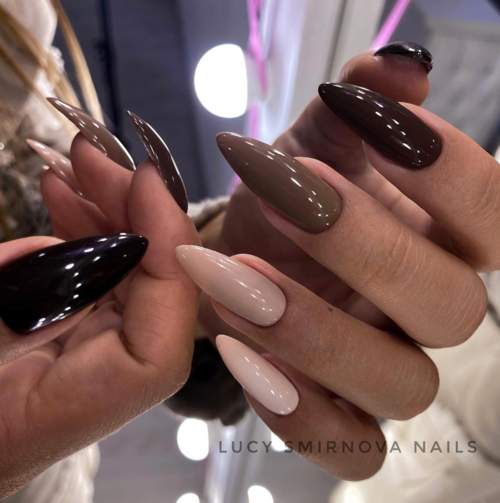 Manucure d'automne 2022 sur la forme en amande : nouvelles photos