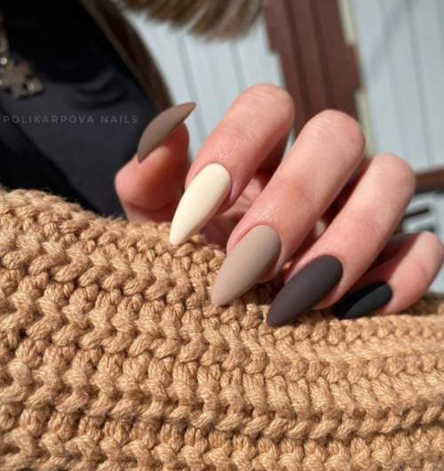 Manucure d'automne 2022 sur la forme en amande : nouvelles photos