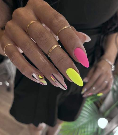 Manucure d'automne 2022 sur la forme en amande : nouvelles photos