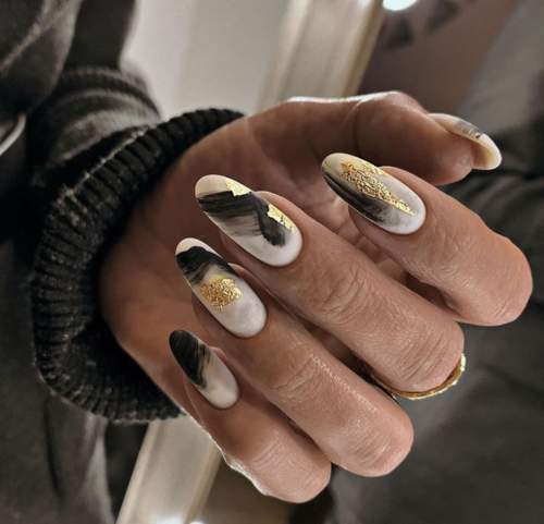 Manucure d'automne 2022 sur la forme en amande : nouvelles photos