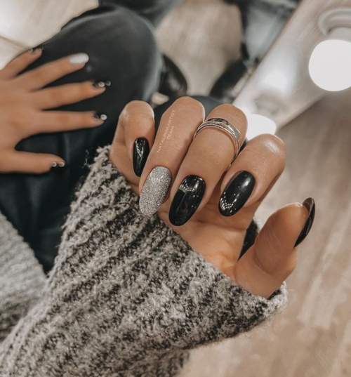 Manucure d'automne 2022 sur la forme en amande : nouvelles photos