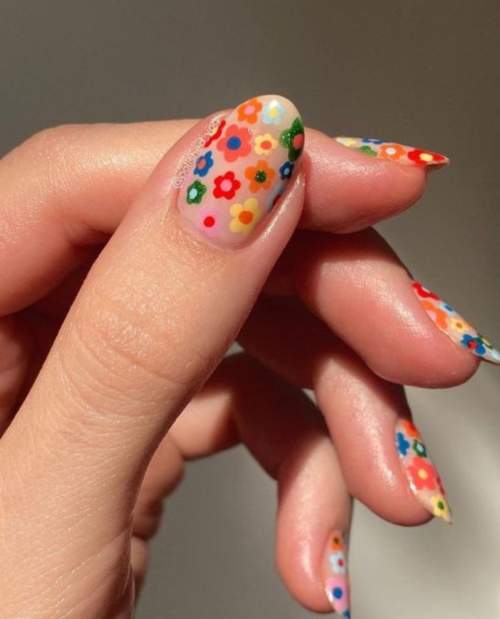 Manucure d'automne 2022 sur la forme en amande : nouvelles photos