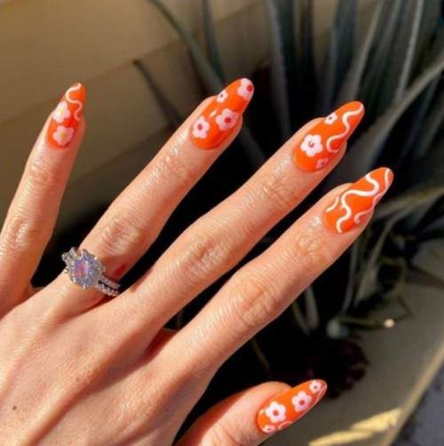 Manucure d'automne 2022 sur la forme en amande : nouvelles photos