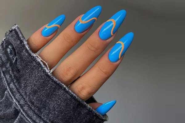 Manucure d'automne pour les ongles en amande