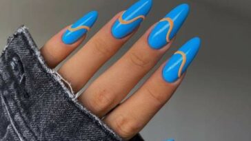 Manucure d'automne 2022 en forme d'amande