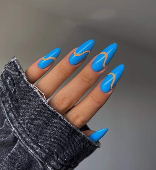 Manucure d'automne 2022 en forme d'amande