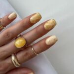 Manucure d'automne pour ongles courts 2022