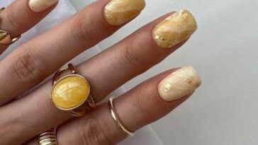 Manucure d'automne pour ongles courts 2022