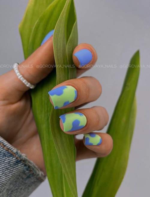 Ongles carrés délicats de manucure d'automne