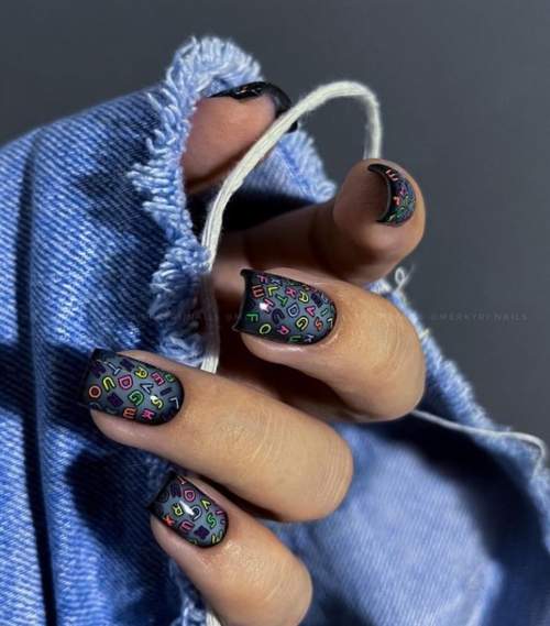 Manucure d'automne noire