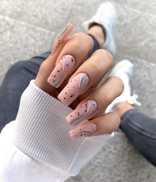 Manucure d'automne pour ongles longs et carrés