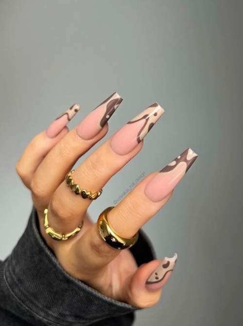 Manucure automne 2022 sur une forme carrée : l'actualité mode