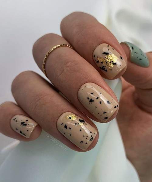 Manucure automne 2022 sur une forme carrée : l'actualité mode