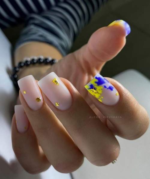 Manucure automne 2022 sur une forme carrée : l'actualité mode