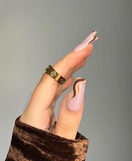 Manucure automne 2022 sur une forme carrée : l'actualité mode