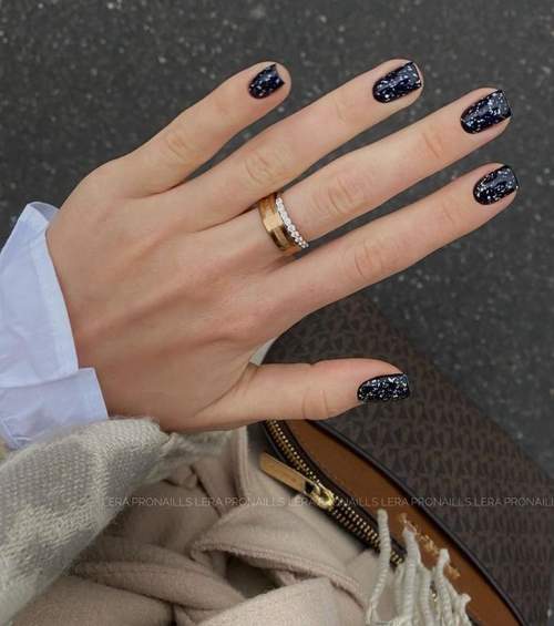 Manucure automne 2022 sur une forme carrée : l'actualité mode