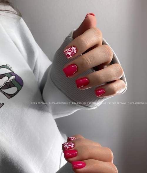 Manucure automne 2022 sur une forme carrée : l'actualité mode