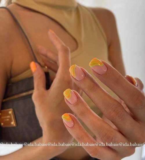 Manucure automne 2022 sur une forme carrée : l'actualité mode