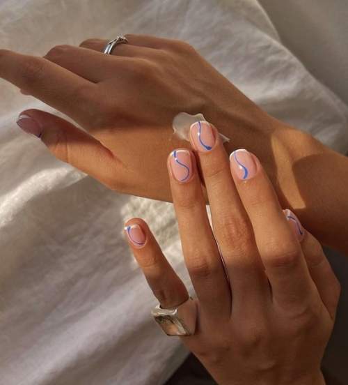 Manucure automne 2022 sur une forme carrée : l'actualité mode