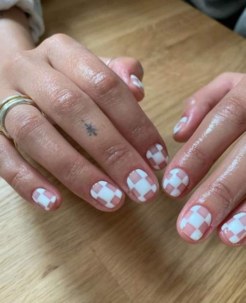 Manucure automne 2022 sur une forme carrée : l'actualité mode