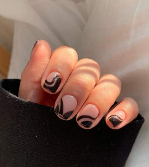 Manucure automne 2022 sur une forme carrée : l'actualité mode