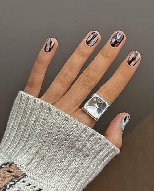 Manucure automne 2022 sur une forme carrée : l'actualité mode