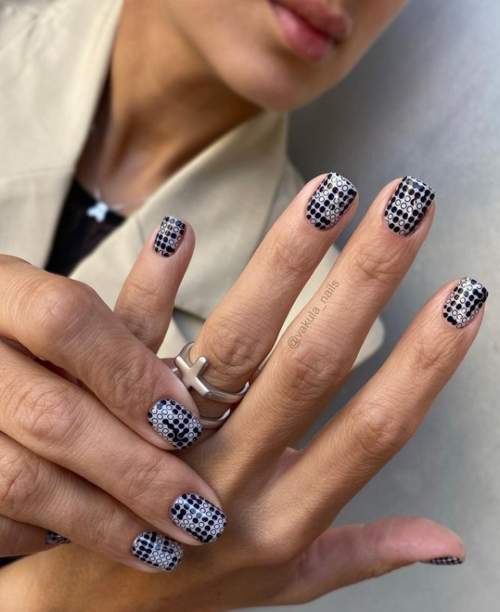 Manucure automne 2022 sur une forme carrée : l'actualité mode