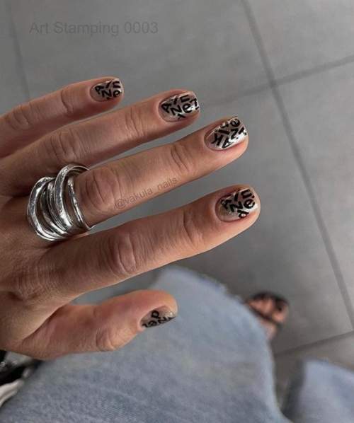 Manucure automne 2022 sur une forme carrée : l'actualité mode