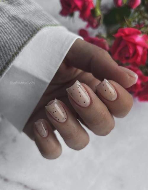 Manucure automne 2022 sur une forme carrée : l'actualité mode