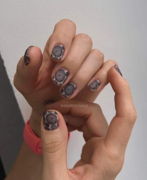 Manucure automne 2022 sur une forme carrée : l'actualité mode