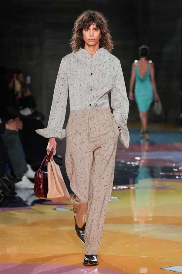 Frange bouclée à la mode 2023