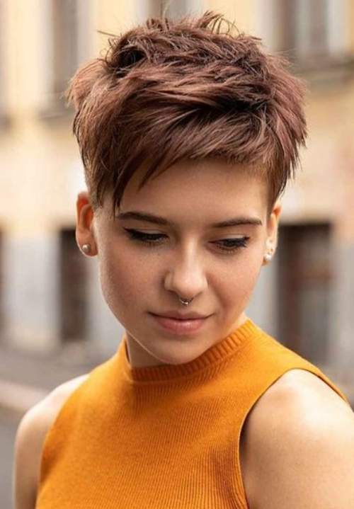 Bangs réels 2023: photos, types à la mode, tendances