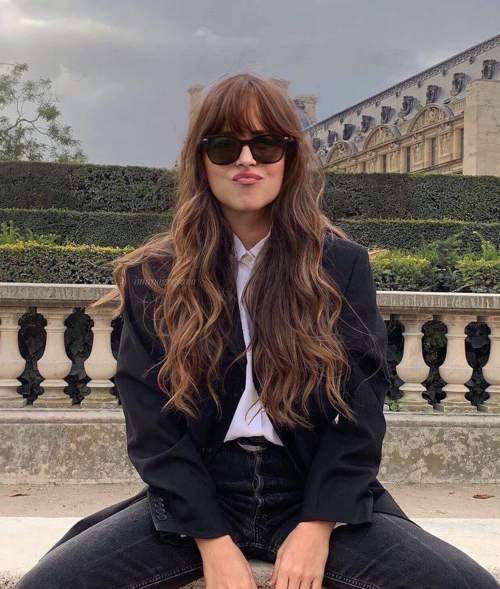 Bangs réels 2023: photos, types à la mode, tendances