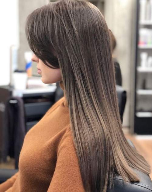 Rideau frange avec cheveux longs