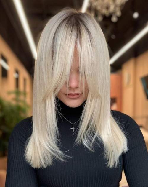 Rideau fin cheveux longs et frange