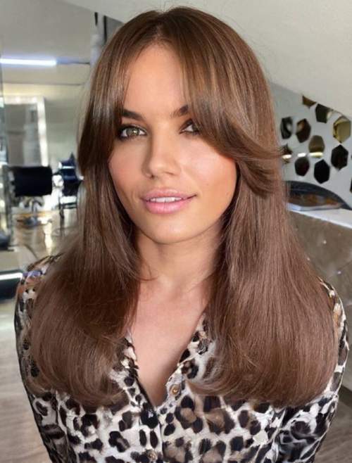 Rideau de frange aux cheveux longs: coupes de cheveux 2023, photo
