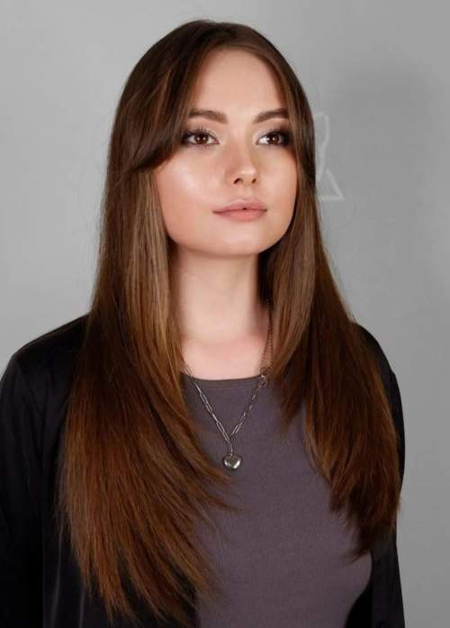 Rideau de frange aux cheveux longs: coupes de cheveux 2023, photo