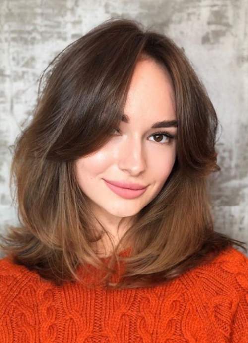 Rideau de frange aux cheveux longs: coupes de cheveux 2023, photo