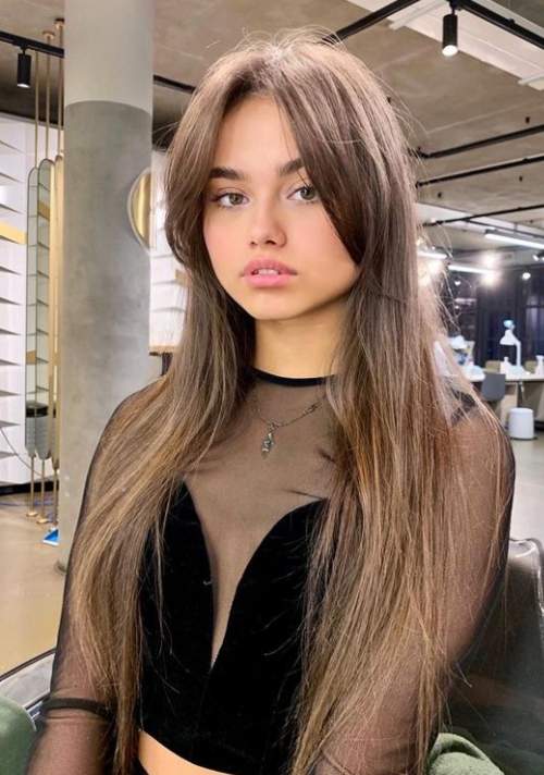 Rideau de frange aux cheveux longs: coupes de cheveux 2023, photo