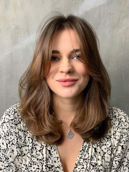 Rideau de frange aux cheveux longs: coupes de cheveux 2023, photo
