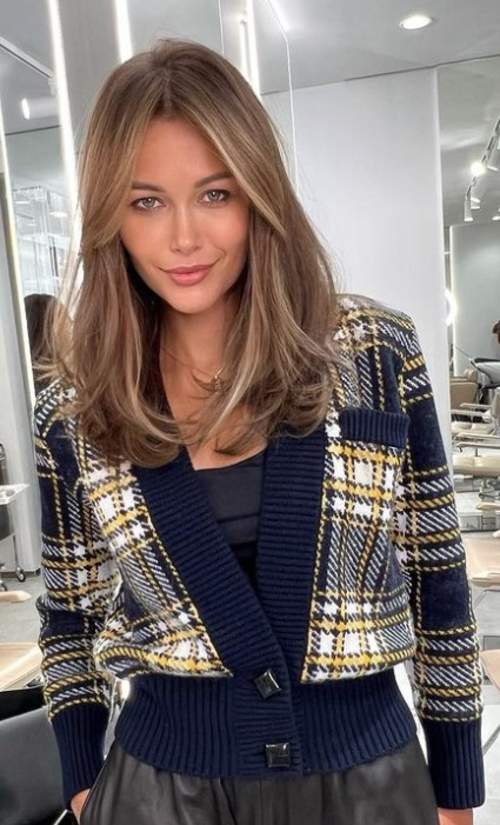 Rideau de frange aux cheveux longs: coupes de cheveux 2023, photo