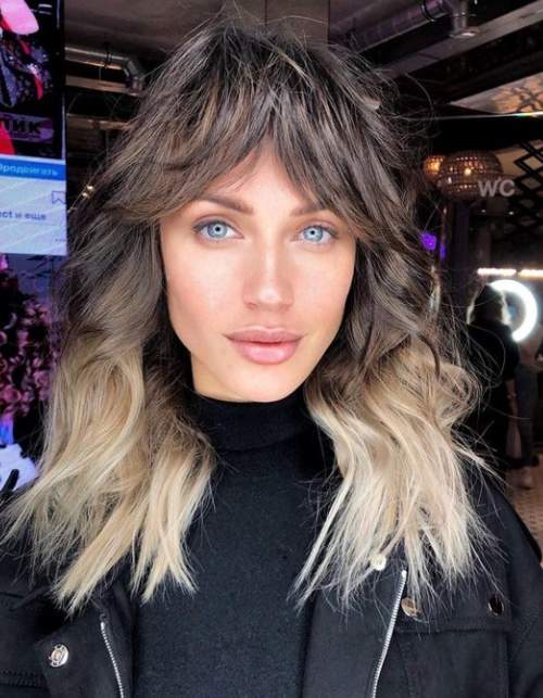 Rideau de frange aux cheveux longs: coupes de cheveux 2023, photo